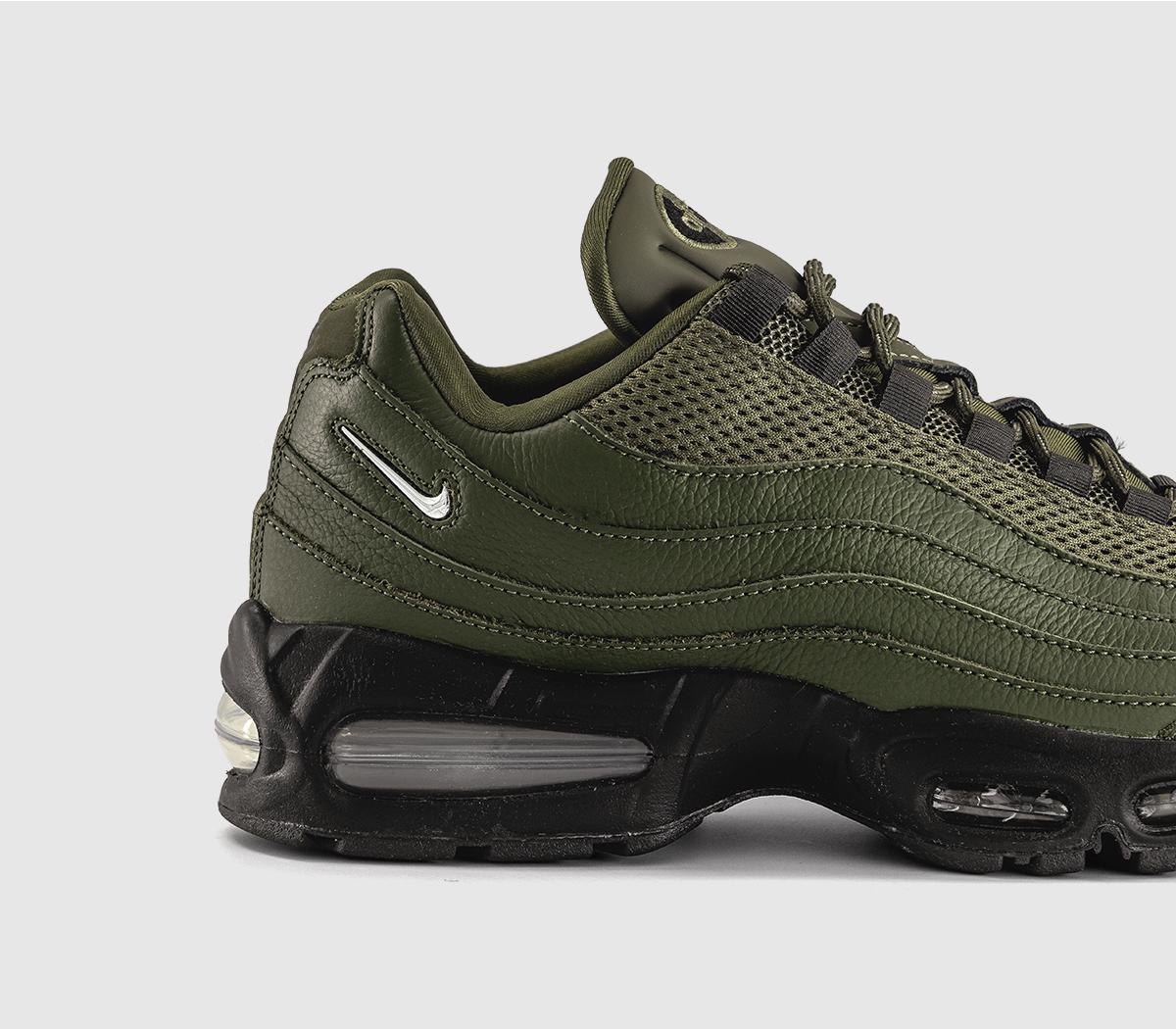 Nike Air Max 95 Trainers in Cargo Khaki
