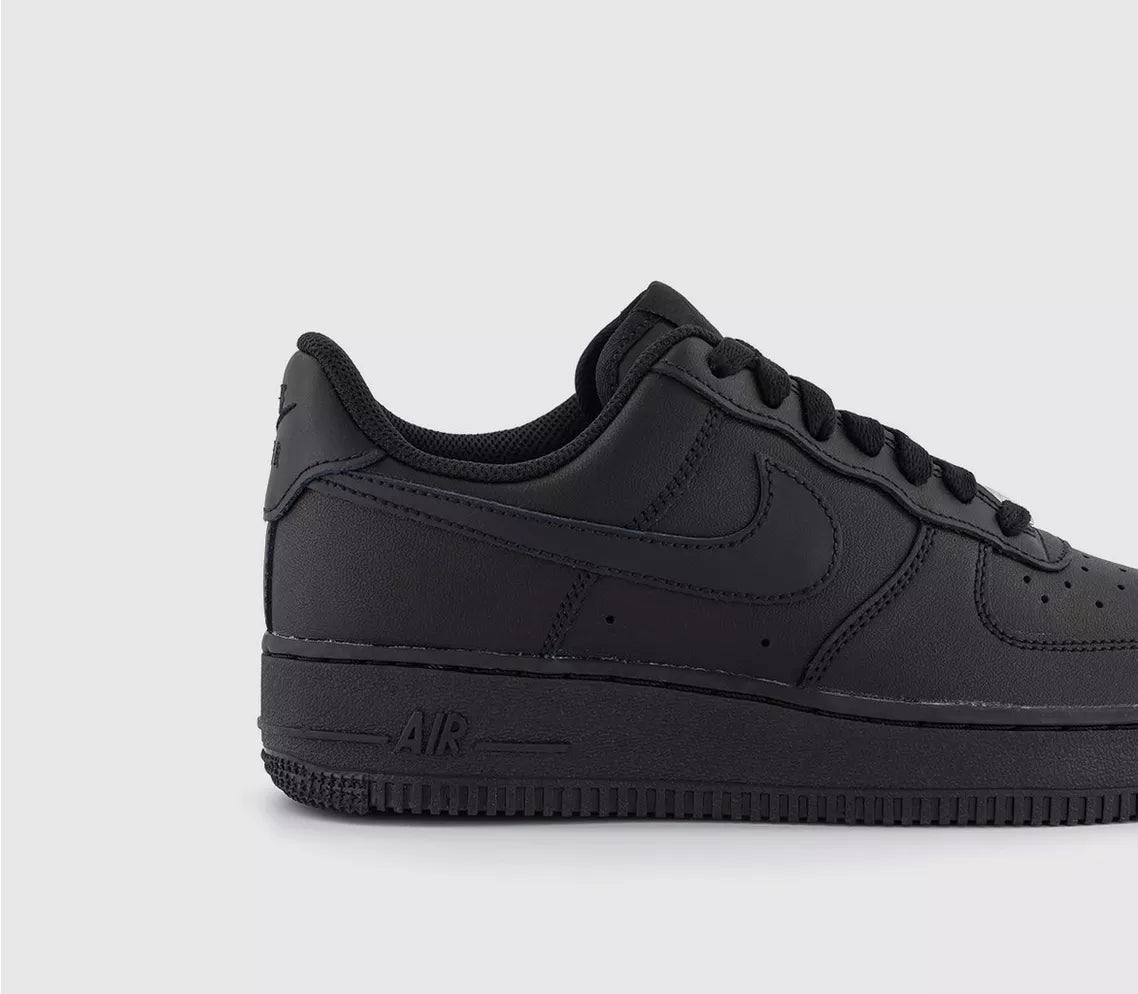 Nike Air Force 1 '07 Trainers in Triple Black
