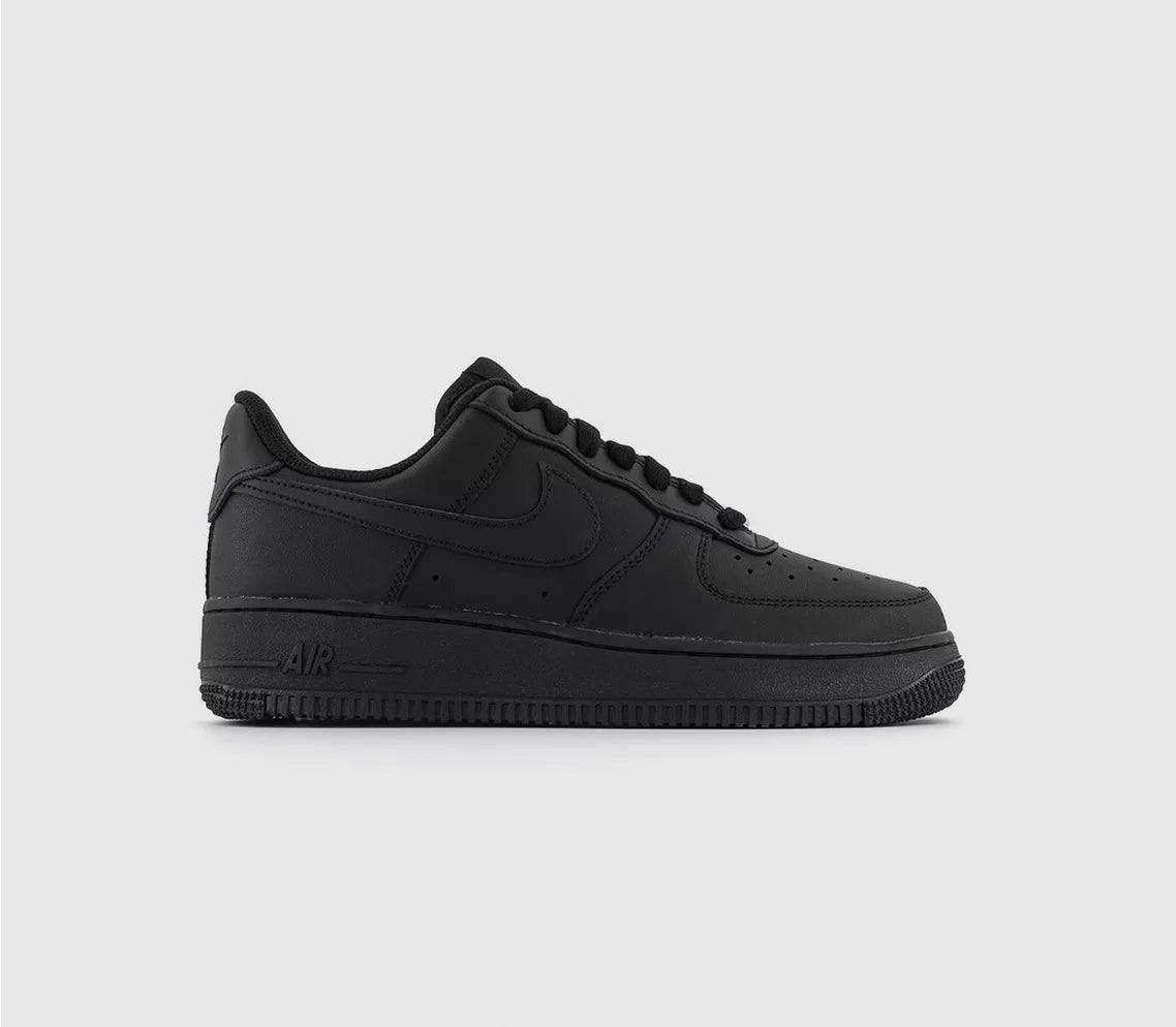 Nike Air Force 1 '07 Trainers in Triple Black