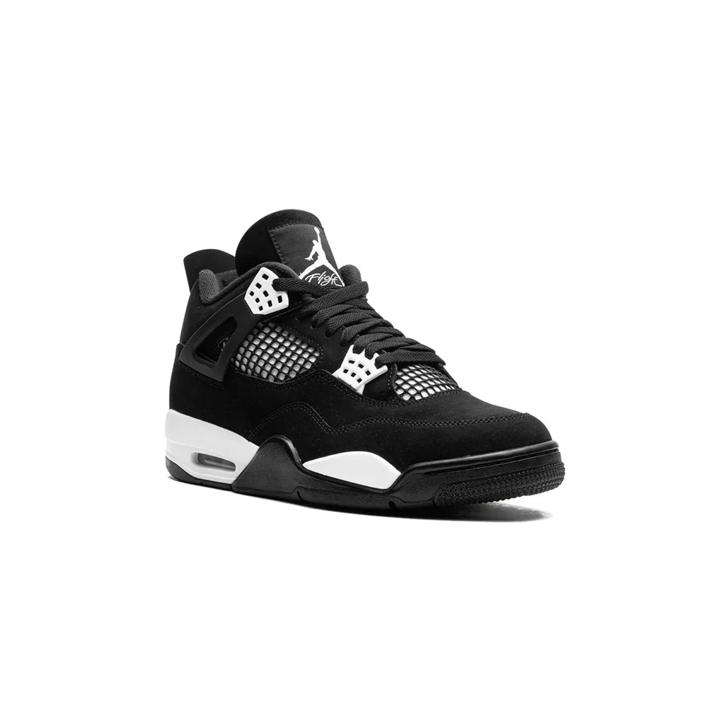 Air Jordan 4 Retro Trainers in White Thunder