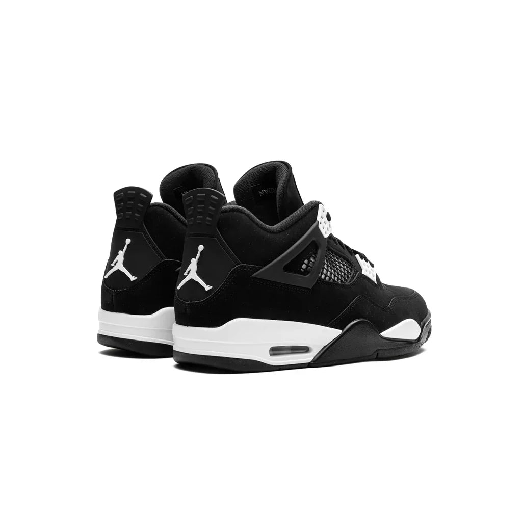 Air Jordan 4 Retro Trainers in White Thunder
